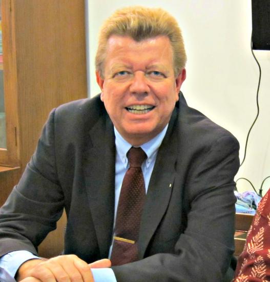 Dr. Ronald Meinardus